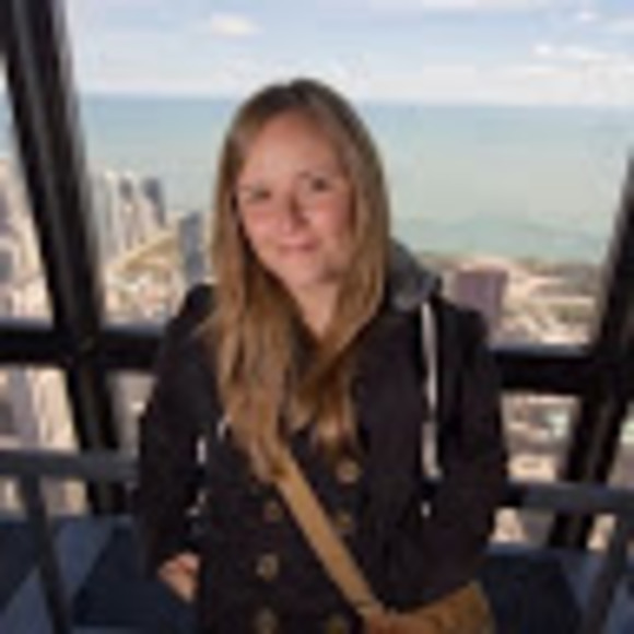 Meet your Posher, Caitlin - Picture 1 of 1